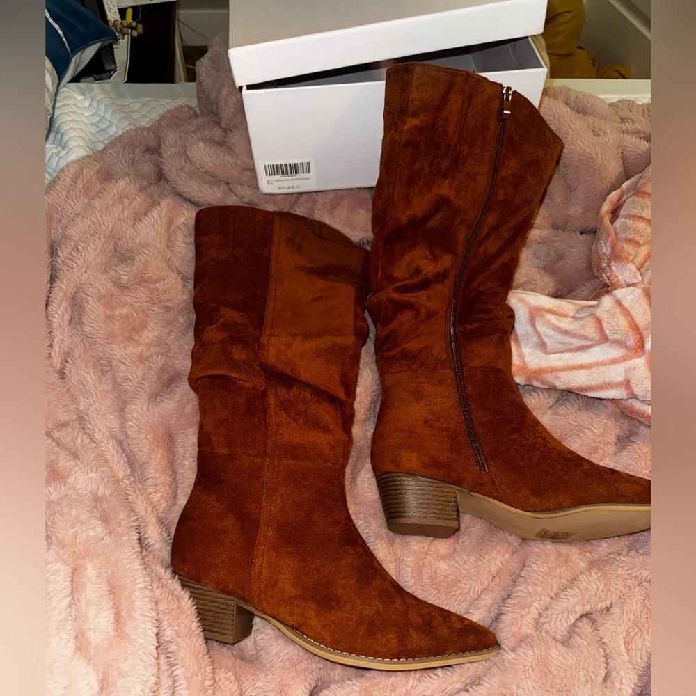 NIB Shoe’N Tale women’s suede knee high wide calf slouchy boots size 10.